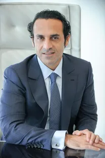 Black and White Picture of Man in Suit with Top Hat