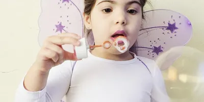 yellow soap and cleaning sponge Dove ad